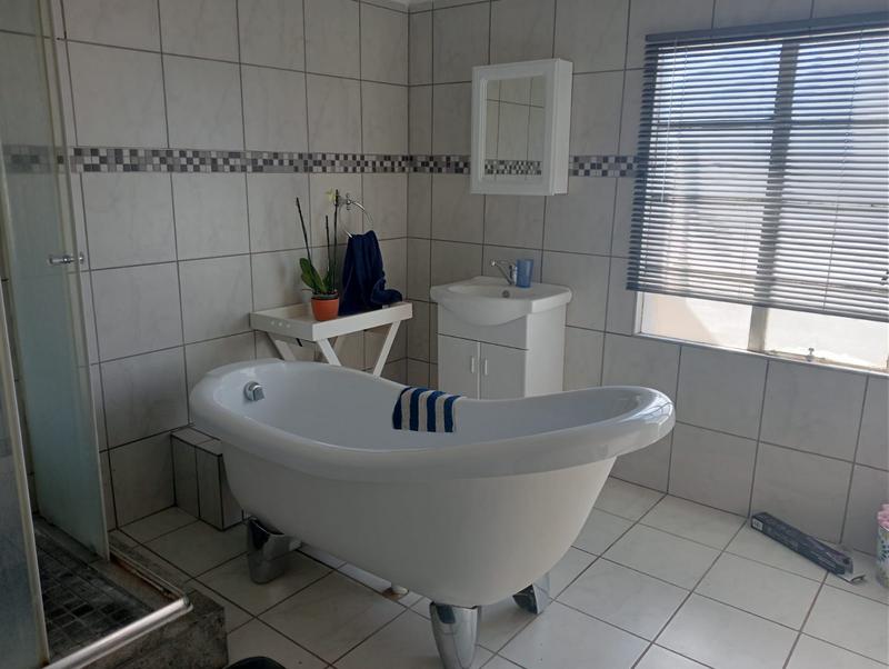 4 Bedroom Property for Sale in Kwaggafontein Free State
